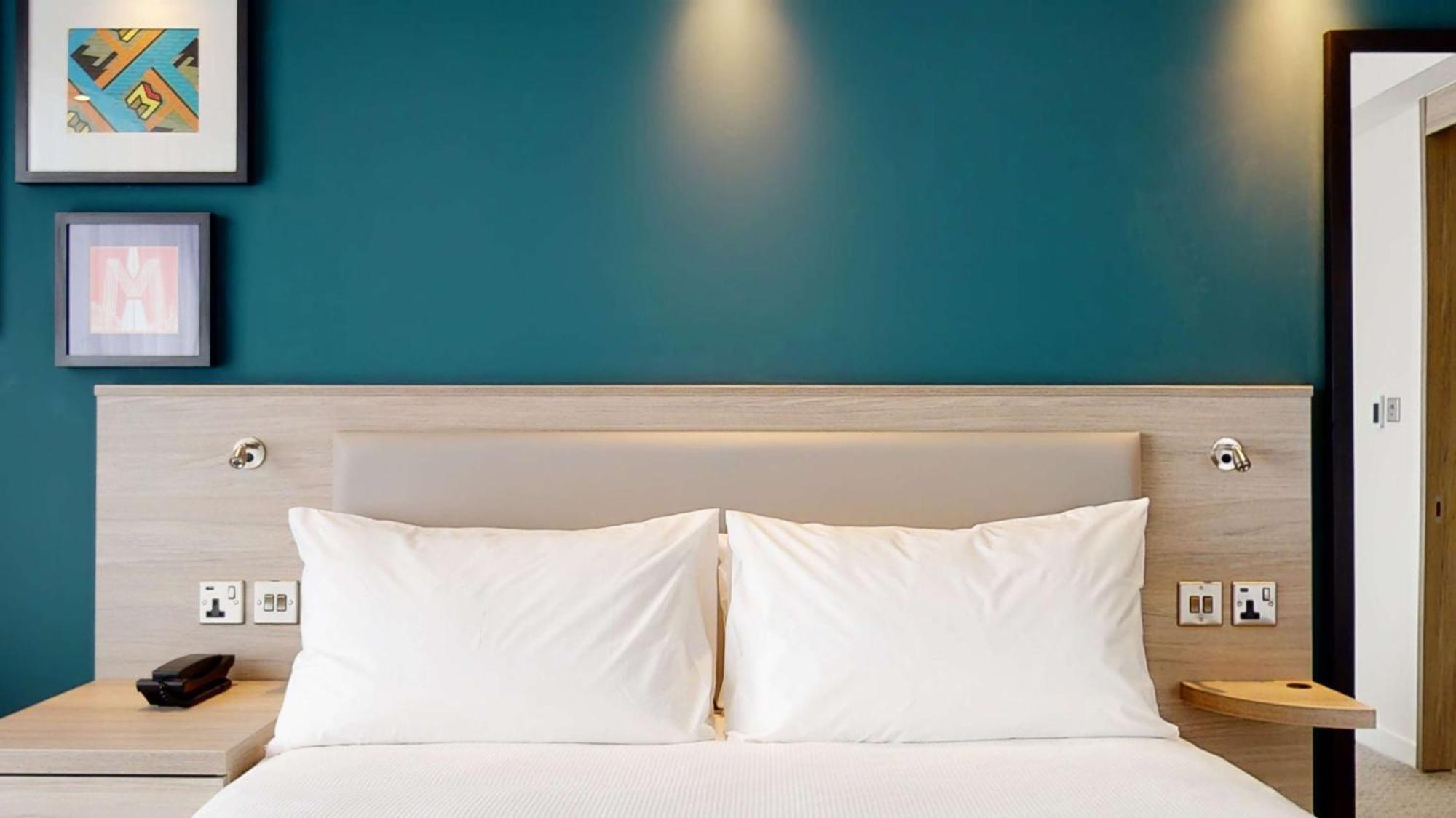 Premium Queen Room with Lounge Area,1557094054:JPEG