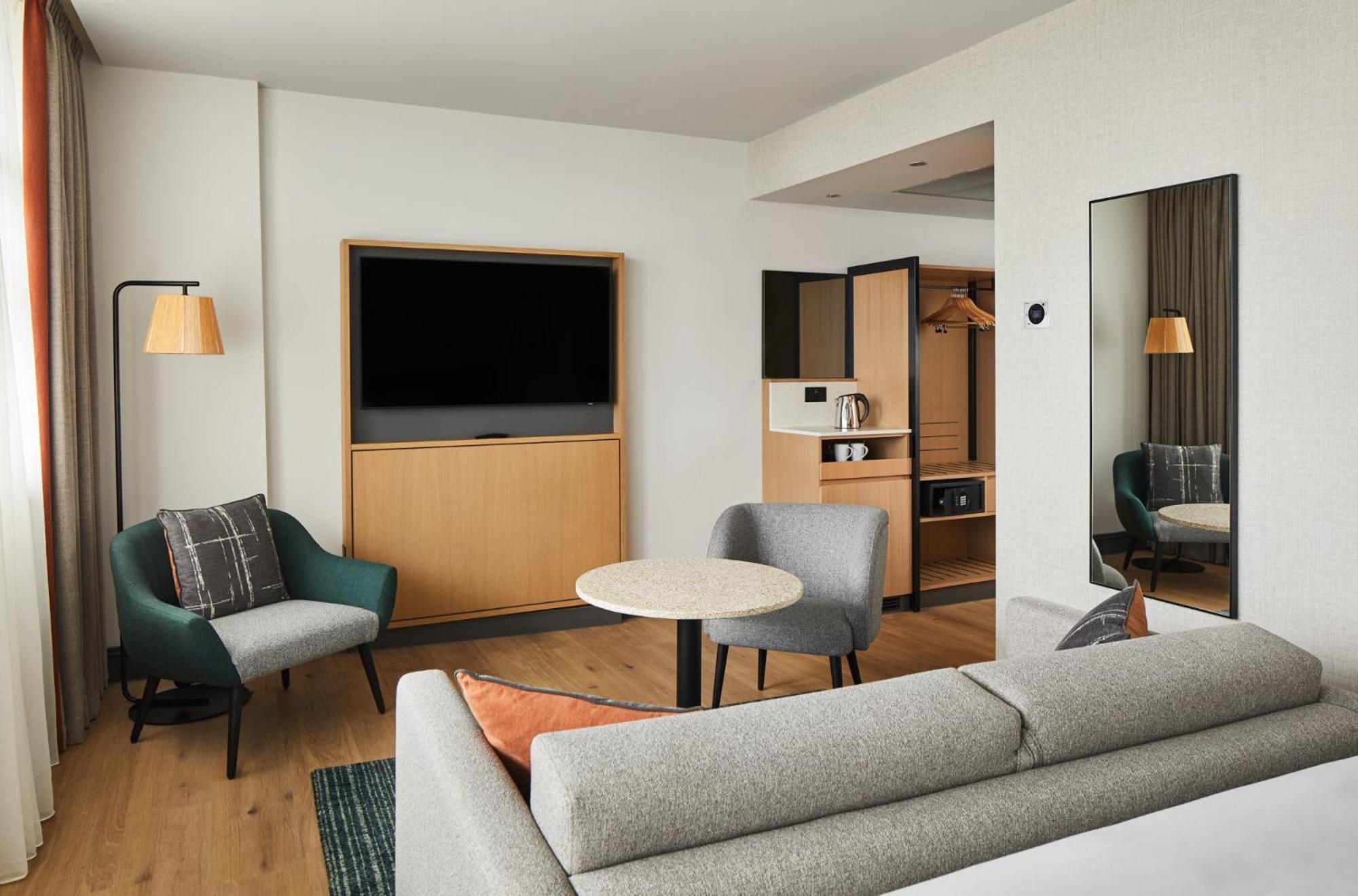 Executive King Room with MClub Lounge Access,1643138603:JPEG