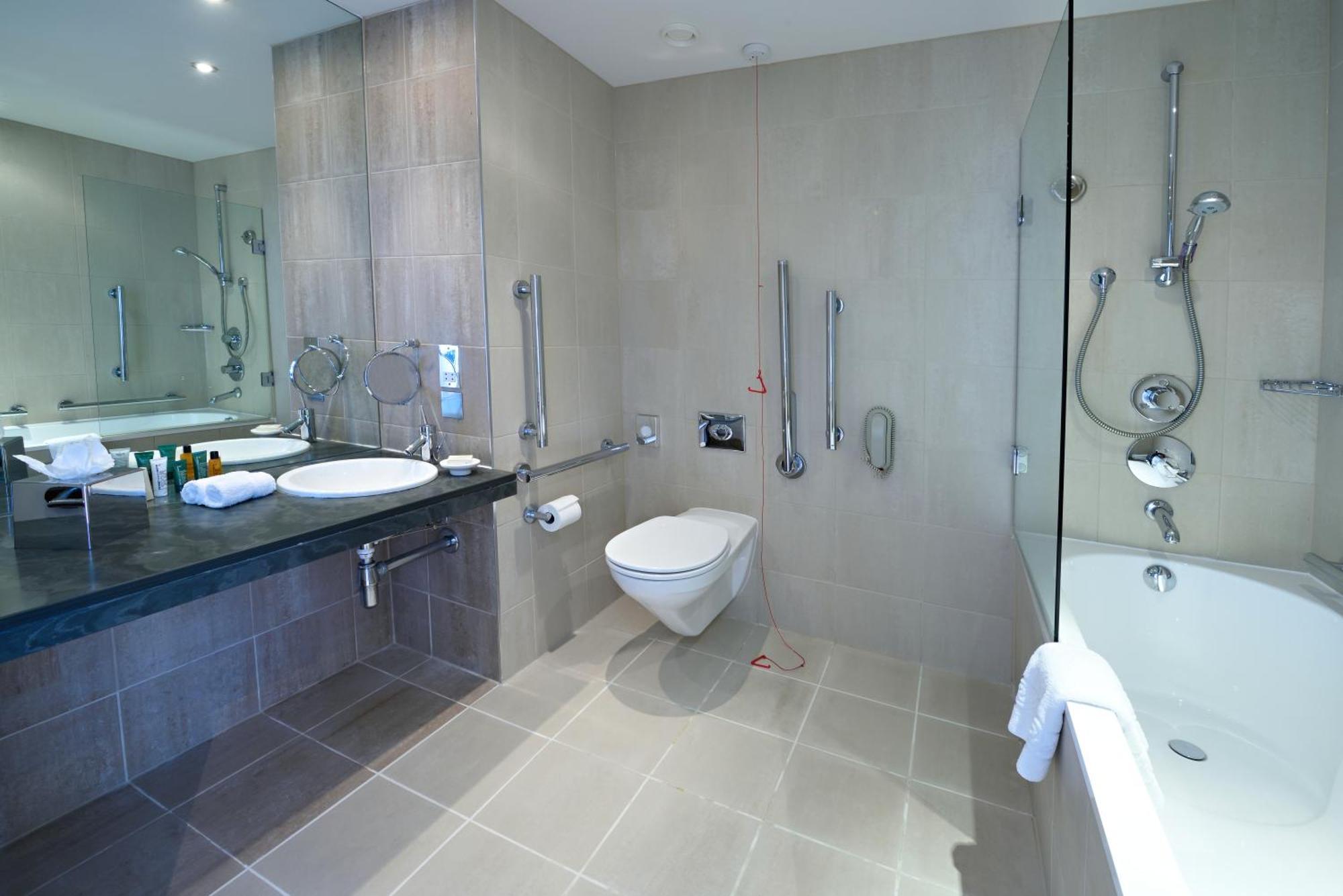 Classic Queen Room City View Accessible Bath or Shower,1729998642:JPEG