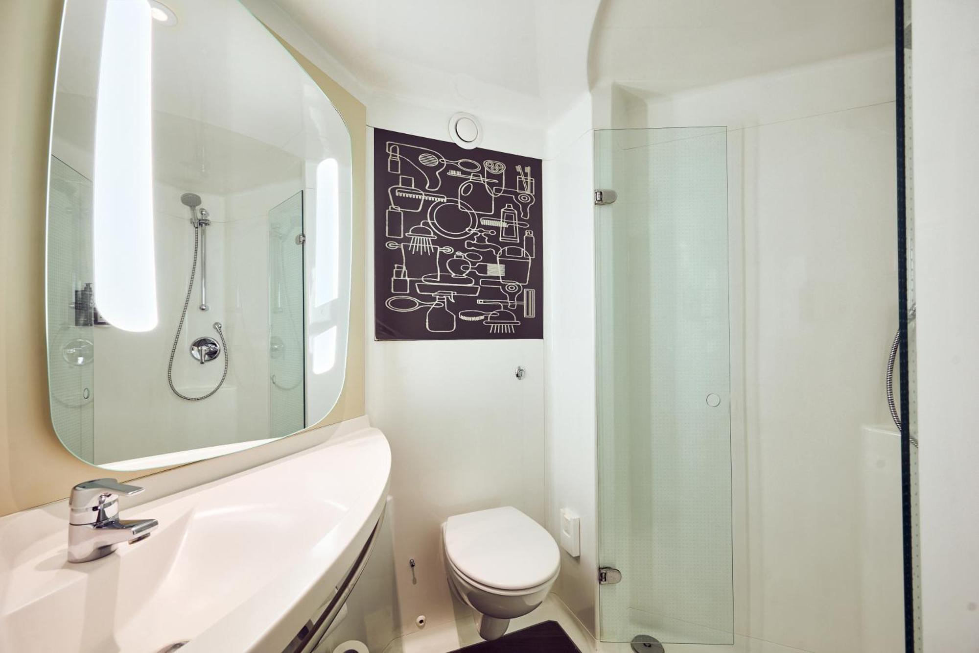 Twin Room,1742572911:JPEG